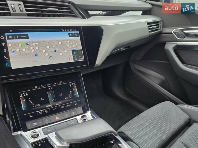 Синий Ауди E-Tron, объемом двигателя 0 л и пробегом 49 тыс. км за 39900 $, фото 20 на Automoto.ua