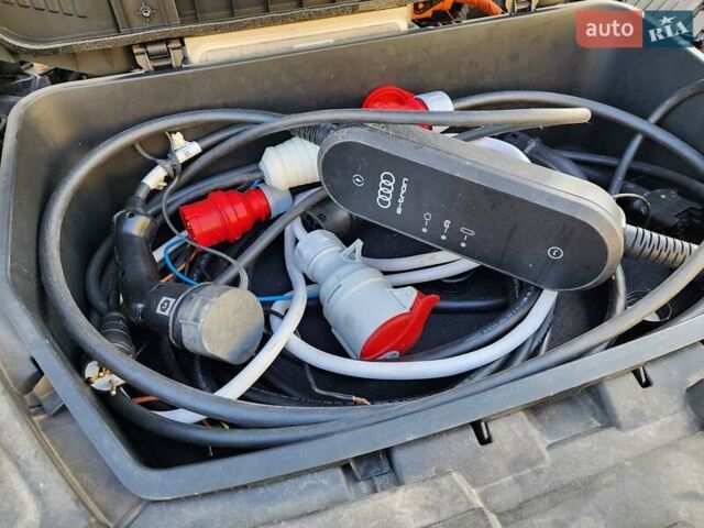 Синий Ауди E-Tron, объемом двигателя 0 л и пробегом 69 тыс. км за 38000 $, фото 136 на Automoto.ua