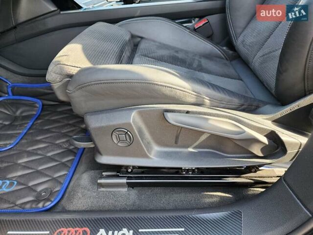 Синий Ауди E-Tron, объемом двигателя 0 л и пробегом 69 тыс. км за 38000 $, фото 62 на Automoto.ua