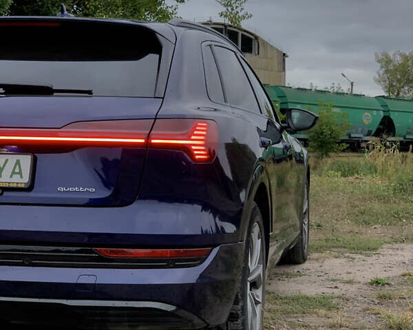 Синий Ауди E-Tron, объемом двигателя 0 л и пробегом 54 тыс. км за 32800 $, фото 7 на Automoto.ua