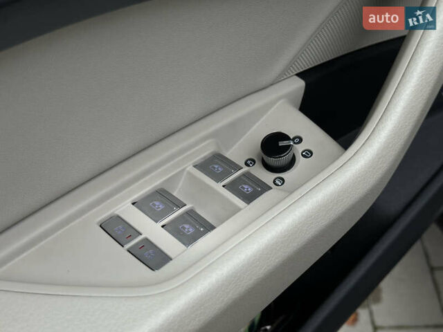 Синій Ауді E-Tron, об'ємом двигуна 0 л та пробігом 75 тис. км за 35900 $, фото 35 на Automoto.ua