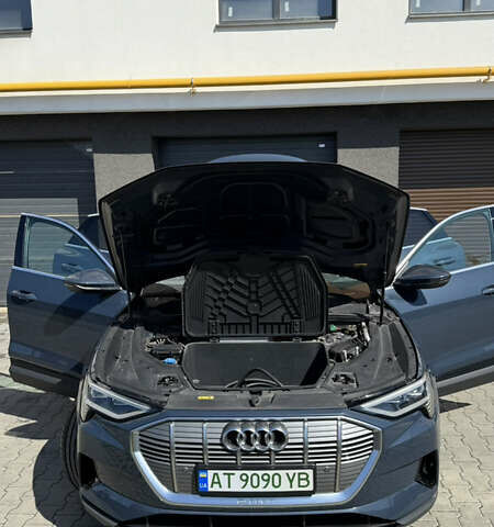 Синий Ауди E-Tron, объемом двигателя 0 л и пробегом 46 тыс. км за 34900 $, фото 6 на Automoto.ua