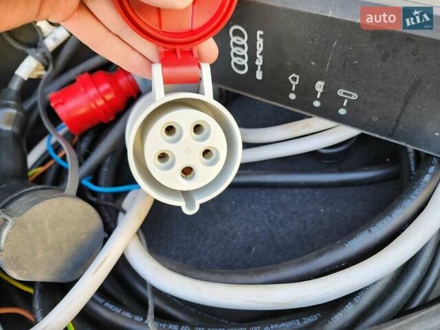 Синий Ауди E-Tron, объемом двигателя 0 л и пробегом 69 тыс. км за 38000 $, фото 130 на Automoto.ua