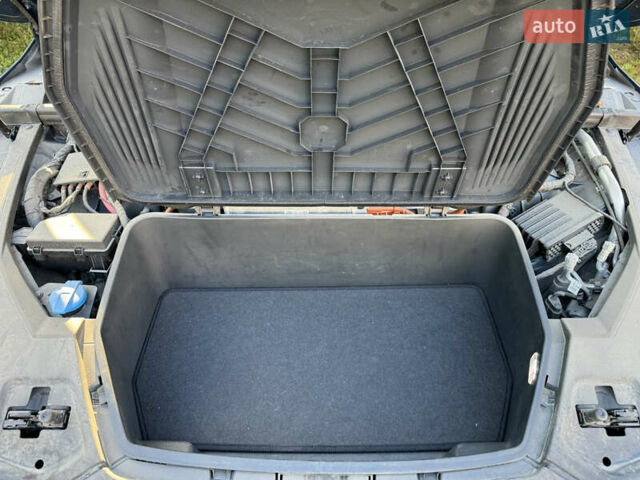 Синій Ауді E-Tron, об'ємом двигуна 0 л та пробігом 58 тис. км за 31500 $, фото 24 на Automoto.ua