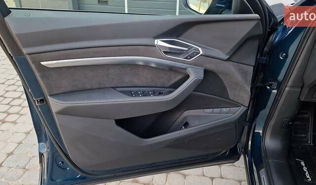 Синий Ауди E-Tron, объемом двигателя 0 л и пробегом 39 тыс. км за 36500 $, фото 53 на Automoto.ua