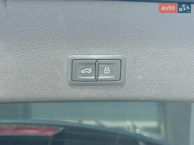 Синій Ауді E-Tron, об'ємом двигуна 0 л та пробігом 67 тис. км за 33900 $, фото 13 на Automoto.ua