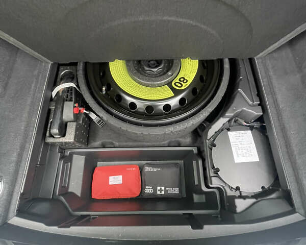 Синий Ауди E-Tron, объемом двигателя 0 л и пробегом 50 тыс. км за 36500 $, фото 10 на Automoto.ua