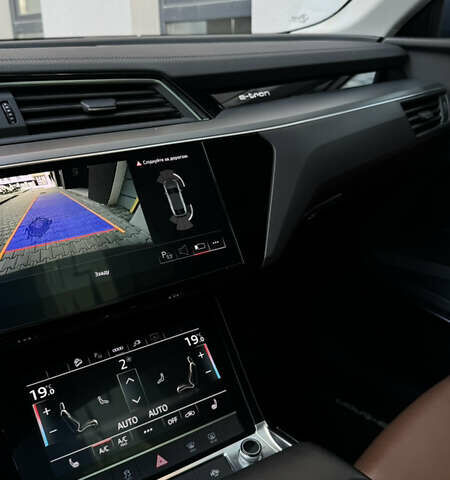Синий Ауди E-Tron, объемом двигателя 0 л и пробегом 46 тыс. км за 34900 $, фото 22 на Automoto.ua
