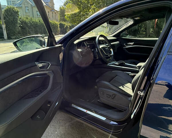 Синий Ауди E-Tron, объемом двигателя 0 л и пробегом 55 тыс. км за 32999 $, фото 13 на Automoto.ua