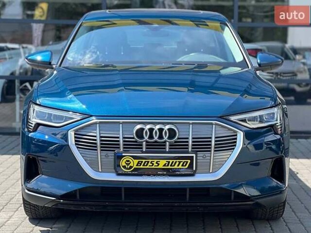 Синій Ауді E-Tron, об'ємом двигуна 0 л та пробігом 45 тис. км за 33900 $, фото 2 на Automoto.ua