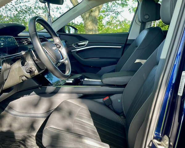 Синий Ауди E-Tron, объемом двигателя 0 л и пробегом 30 тыс. км за 34100 $, фото 28 на Automoto.ua