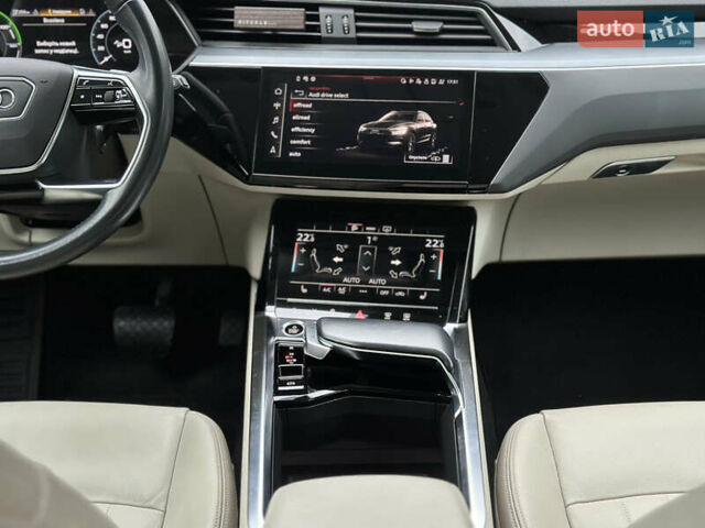 Синій Ауді E-Tron, об'ємом двигуна 0 л та пробігом 75 тис. км за 35900 $, фото 29 на Automoto.ua