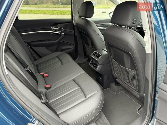 Синий Ауди E-Tron, объемом двигателя 0 л и пробегом 69 тыс. км за 32700 $, фото 29 на Automoto.ua