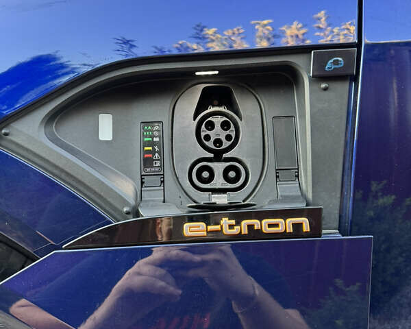 Синий Ауди E-Tron, объемом двигателя 0 л и пробегом 58 тыс. км за 40500 $, фото 72 на Automoto.ua