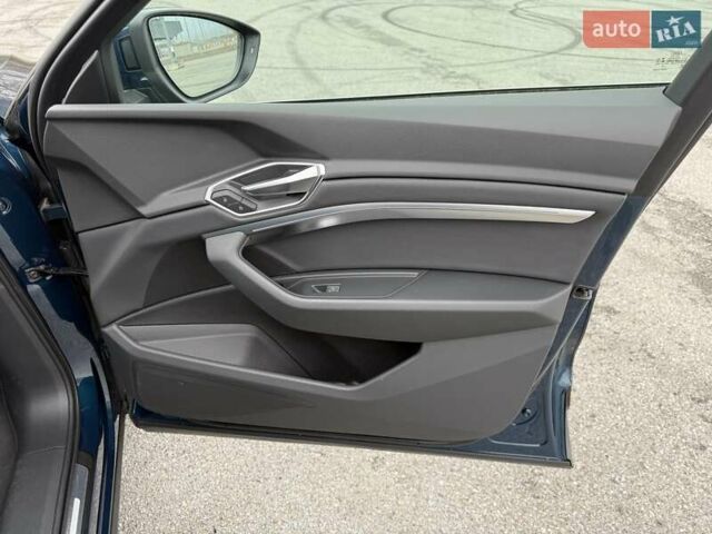 Синий Ауди E-Tron, объемом двигателя 0 л и пробегом 69 тыс. км за 33300 $, фото 38 на Automoto.ua