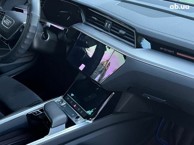 Синий Ауди E-Tron, объемом двигателя 0 л и пробегом 69 тыс. км за 35990 $, фото 22 на Automoto.ua