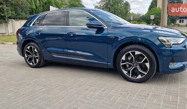 Синий Ауди E-Tron, объемом двигателя 0 л и пробегом 39 тыс. км за 36500 $, фото 16 на Automoto.ua