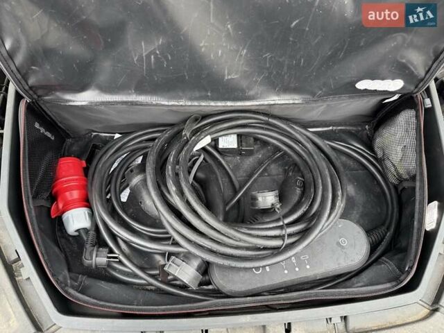 Синий Ауди E-Tron, объемом двигателя 0 л и пробегом 69 тыс. км за 32700 $, фото 48 на Automoto.ua