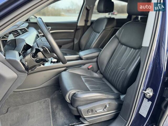 Синий Ауди E-Tron, объемом двигателя 0 л и пробегом 52 тыс. км за 37500 $, фото 58 на Automoto.ua