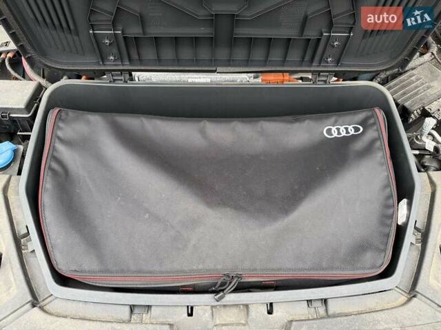 Синий Ауди E-Tron, объемом двигателя 0 л и пробегом 69 тыс. км за 33300 $, фото 49 на Automoto.ua