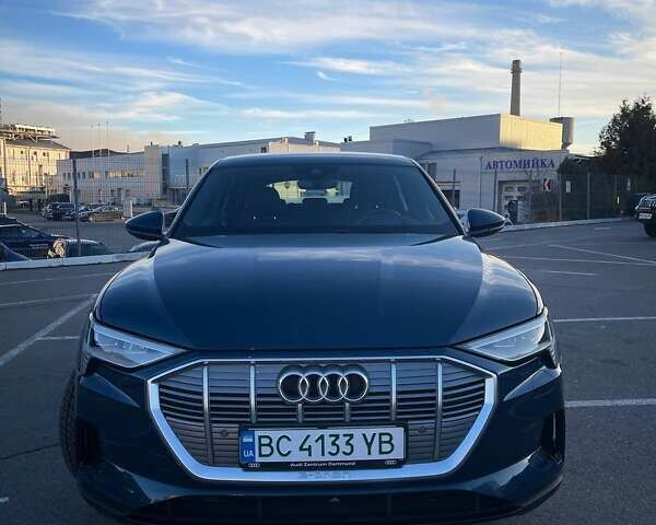 Синий Ауди E-Tron, объемом двигателя 0 л и пробегом 69 тыс. км за 31000 $, фото 2 на Automoto.ua