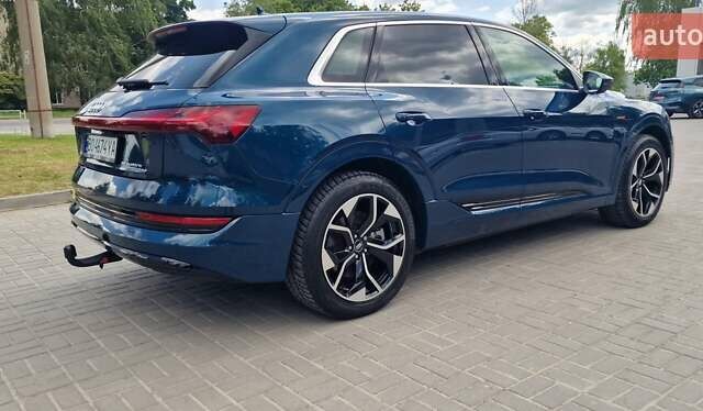 Синий Ауди E-Tron, объемом двигателя 0 л и пробегом 39 тыс. км за 36500 $, фото 19 на Automoto.ua