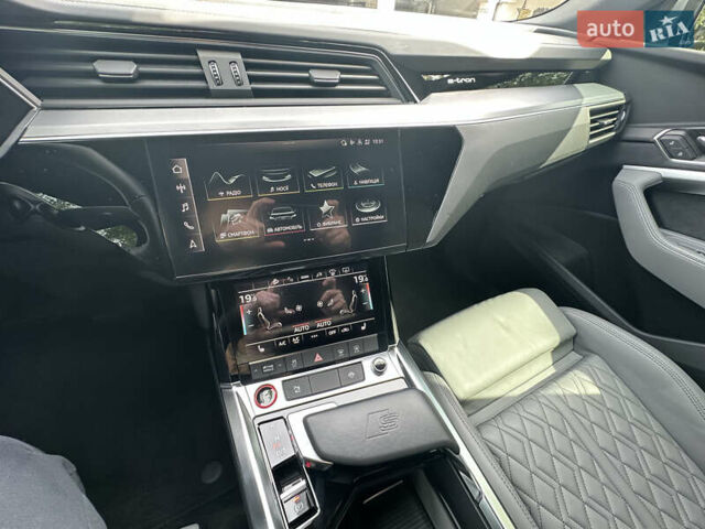 Синий Ауди E-Tron, объемом двигателя 0 л и пробегом 52 тыс. км за 47997 $, фото 20 на Automoto.ua