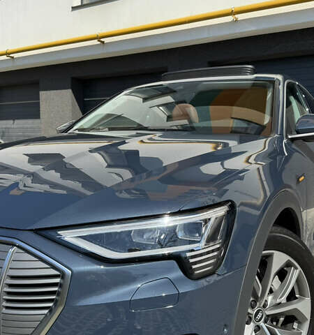 Синий Ауди E-Tron, объемом двигателя 0 л и пробегом 46 тыс. км за 34900 $, фото 4 на Automoto.ua
