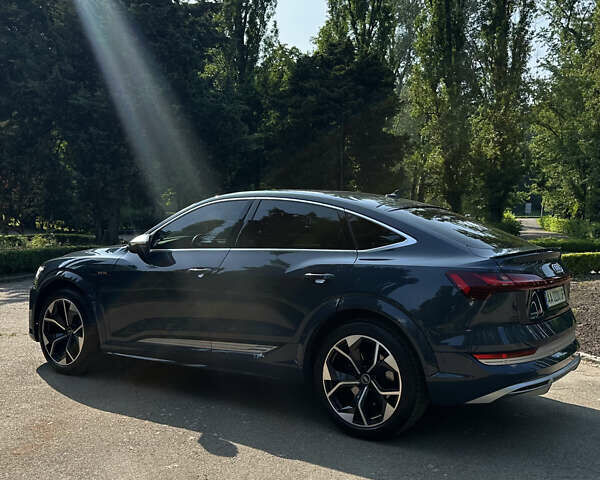 Синий Ауди E-Tron, объемом двигателя 0 л и пробегом 52 тыс. км за 47997 $, фото 1 на Automoto.ua