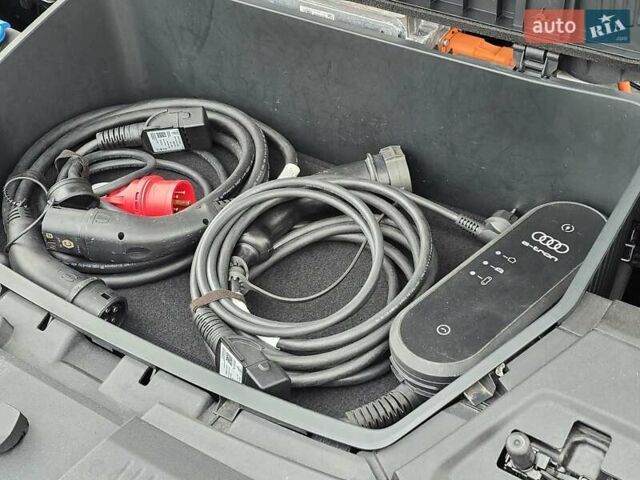 Синий Ауди E-Tron, объемом двигателя 0 л и пробегом 49 тыс. км за 39900 $, фото 22 на Automoto.ua