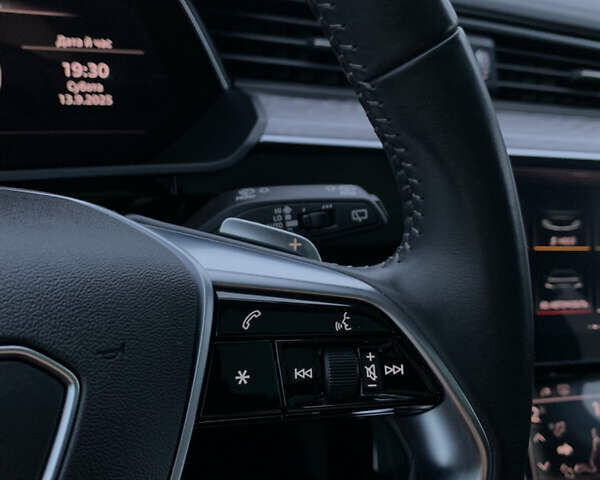 Синий Ауди E-Tron, объемом двигателя 0 л и пробегом 54 тыс. км за 32800 $, фото 43 на Automoto.ua