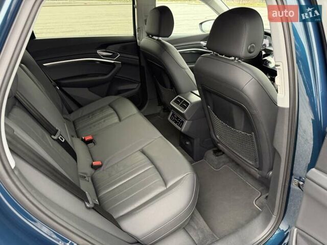 Синий Ауди E-Tron, объемом двигателя 0 л и пробегом 69 тыс. км за 33300 $, фото 31 на Automoto.ua