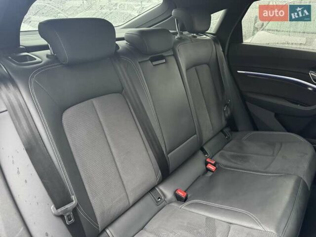 Синій Ауді E-Tron, об'ємом двигуна 0 л та пробігом 136 тис. км за 33900 $, фото 16 на Automoto.ua