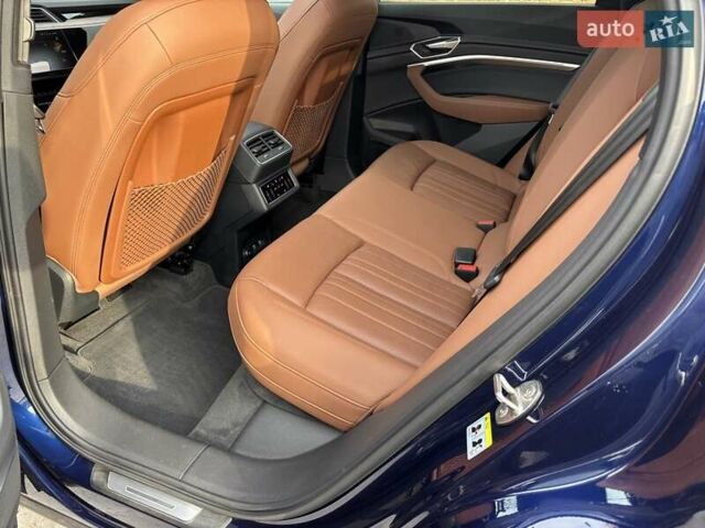 Синий Ауди E-Tron, объемом двигателя 0 л и пробегом 64 тыс. км за 32000 $, фото 13 на Automoto.ua