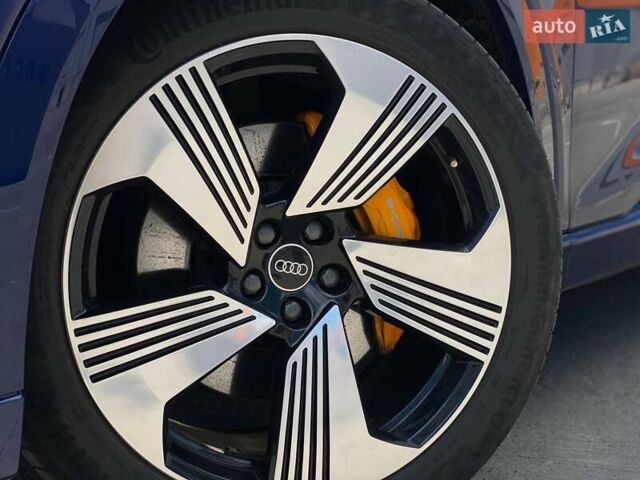 Синий Ауди E-Tron, объемом двигателя 0 л и пробегом 72 тыс. км за 42390 $, фото 4 на Automoto.ua