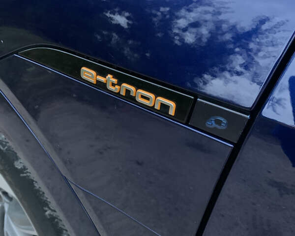 Синий Ауди E-Tron, объемом двигателя 0 л и пробегом 54 тыс. км за 32800 $, фото 17 на Automoto.ua