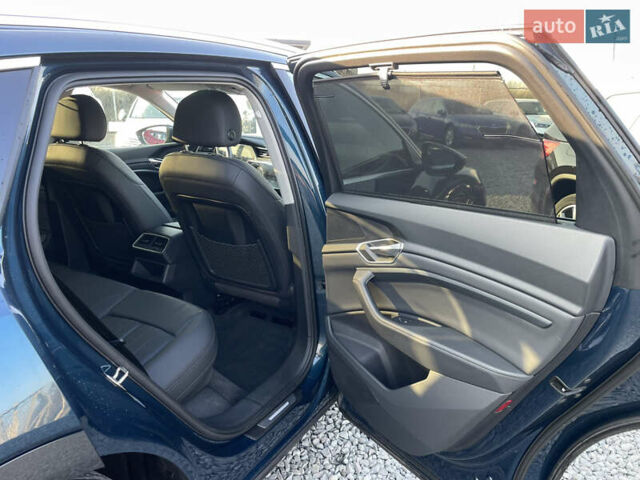 Синий Ауди E-Tron, объемом двигателя 0 л и пробегом 59 тыс. км за 34500 $, фото 52 на Automoto.ua