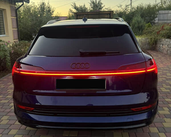 Синий Ауди E-Tron, объемом двигателя 0 л и пробегом 58 тыс. км за 40500 $, фото 14 на Automoto.ua