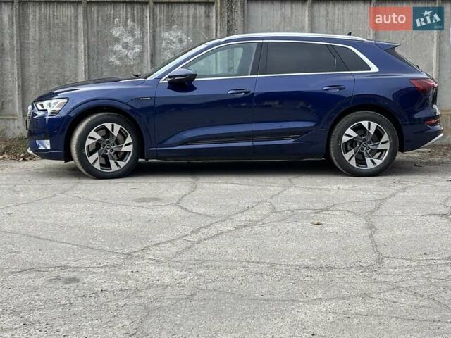 Синий Ауди E-Tron, объемом двигателя 0 л и пробегом 64 тыс. км за 32000 $, фото 2 на Automoto.ua