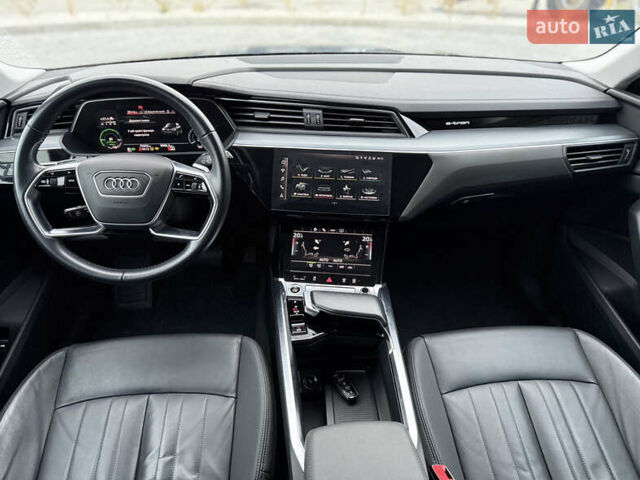 Синій Ауді E-Tron, об'ємом двигуна 0 л та пробігом 67 тис. км за 33900 $, фото 6 на Automoto.ua