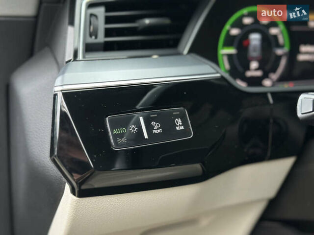 Синій Ауді E-Tron, об'ємом двигуна 0 л та пробігом 75 тис. км за 35900 $, фото 37 на Automoto.ua