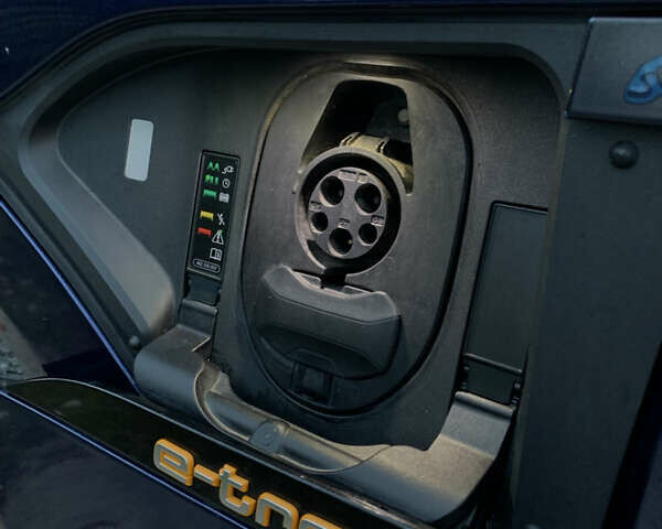 Синий Ауди E-Tron, объемом двигателя 0 л и пробегом 54 тыс. км за 32800 $, фото 18 на Automoto.ua