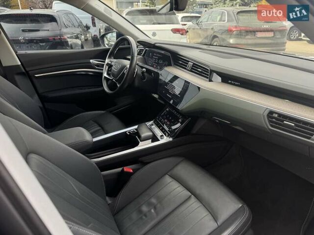 Синий Ауди E-Tron, объемом двигателя 0 л и пробегом 88 тыс. км за 36000 $, фото 24 на Automoto.ua