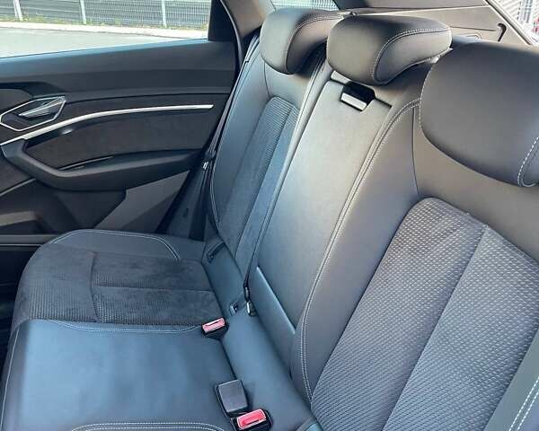 Синий Ауди E-Tron, объемом двигателя 0 л и пробегом 69 тыс. км за 31000 $, фото 13 на Automoto.ua