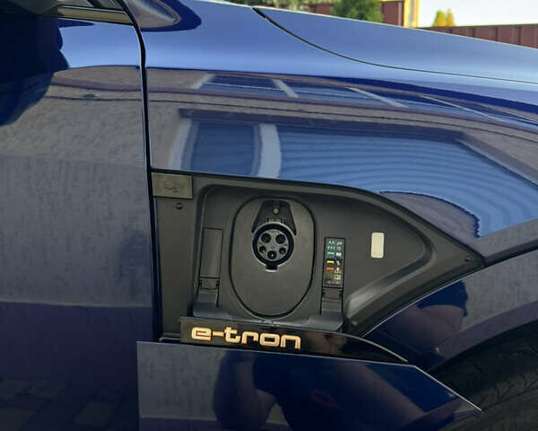 Синий Ауди E-Tron, объемом двигателя 0 л и пробегом 58 тыс. км за 40500 $, фото 71 на Automoto.ua