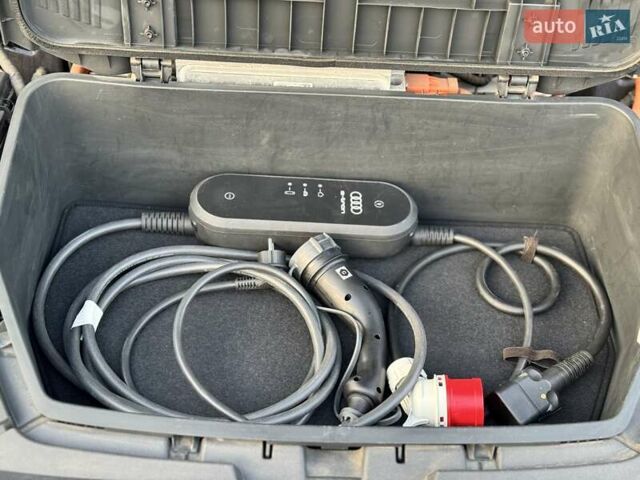 Синий Ауди E-Tron, объемом двигателя 0 л и пробегом 52 тыс. км за 37500 $, фото 107 на Automoto.ua