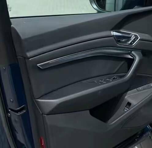 Синий Ауди E-Tron, объемом двигателя 0 л и пробегом 38 тыс. км за 37700 $, фото 10 на Automoto.ua