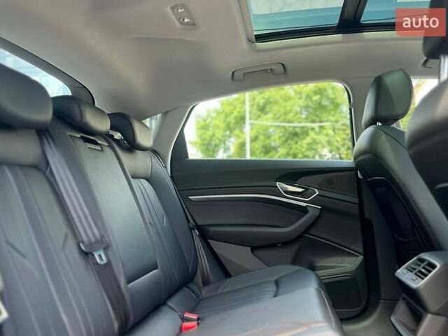 Синій Ауді E-Tron, об'ємом двигуна 0 л та пробігом 45 тис. км за 33900 $, фото 23 на Automoto.ua