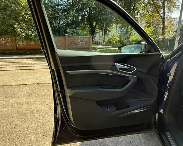 Синий Ауди E-Tron, объемом двигателя 0 л и пробегом 55 тыс. км за 32999 $, фото 14 на Automoto.ua