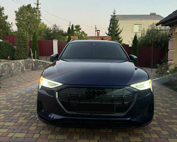 Синий Ауди E-Tron, объемом двигателя 0 л и пробегом 58 тыс. км за 40500 $, фото 1 на Automoto.ua